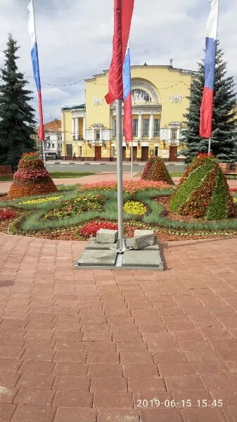 В Ярославле из клумб на площади Волкова пропали танцовщицы