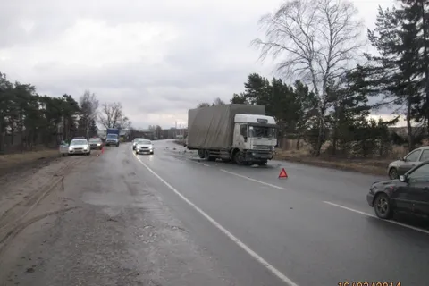 В Ярославской области столкнулись фура и иномарка