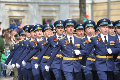 Над Ярославлем пролетел легендарный  штурмовик Ил-2