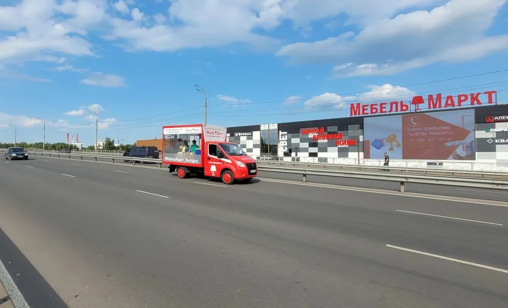 В Ярославле появился необычный автомобиль: так «МебельМаркт» приглашает за мебелью!