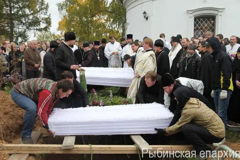 В Ярославле простились с семьей погибшего в ДТП священника