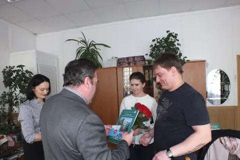 В Ярославле родители тройняшек получили сертификат на материнский капитал