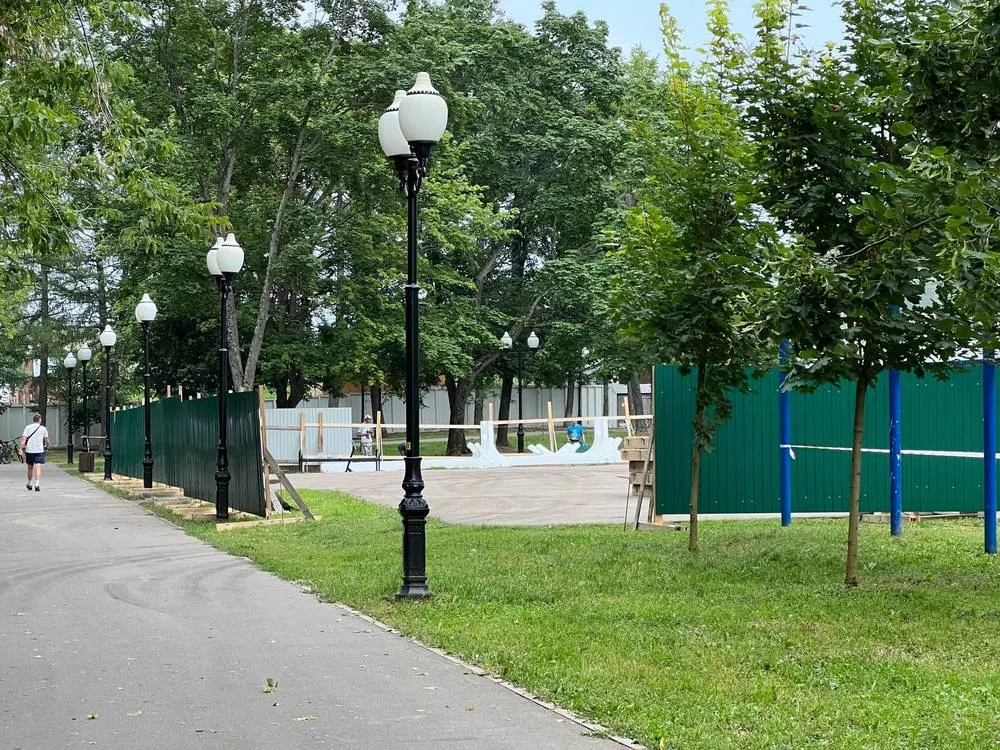 В Волжском парке Рыбинска начали установку колеса обозрения
