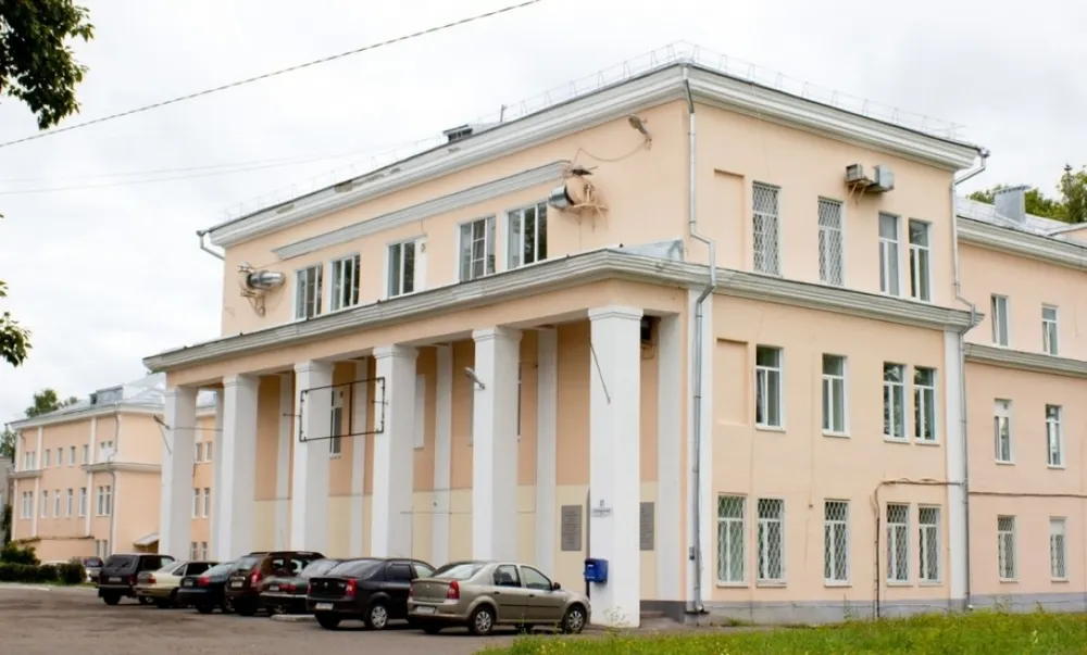 В Рыбинске из окна больницы выпал пациент