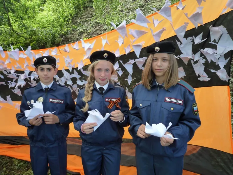В Ярославской области дети выпустили белых журавлей памяти