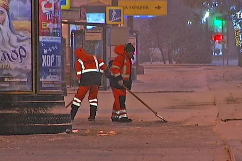 Снегопад из Москвы идет на Ярославль