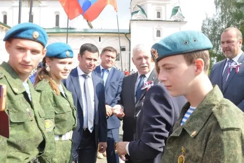 В Ярославле торжественно отметили День Государственного флага России