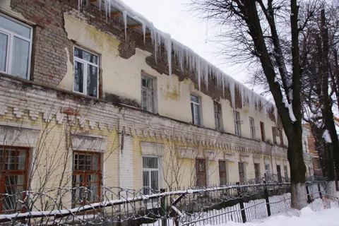 Состояние дворов и крыш в Ярославле критическое