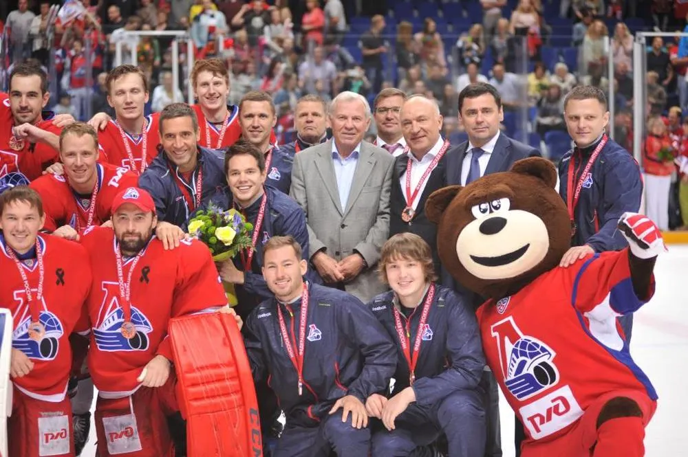 «Локомотиву» вручили бронзовые медали Чемпионата России