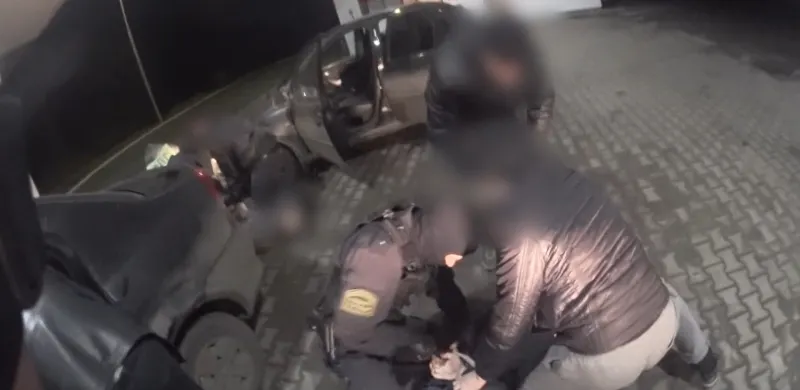 В Ярославле взяли серьезных наркодилеров: оперативные кадры