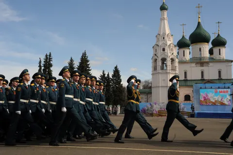 Над Ярославлем пролетел легендарный  штурмовик Ил-2