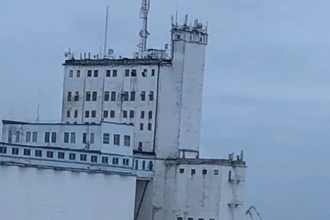 В Рыбинске горит элеватор