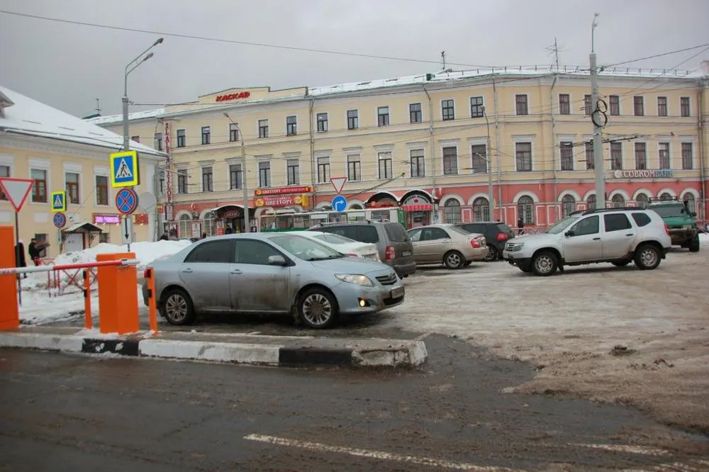 В Ярославле ежедневно платными парковками пользуются 200 автомобилистов