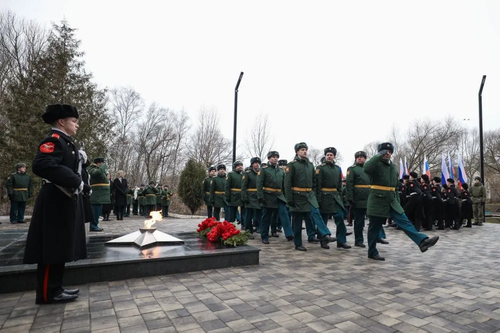 В Переславле-Залесском торжественно зажгли Вечный огонь