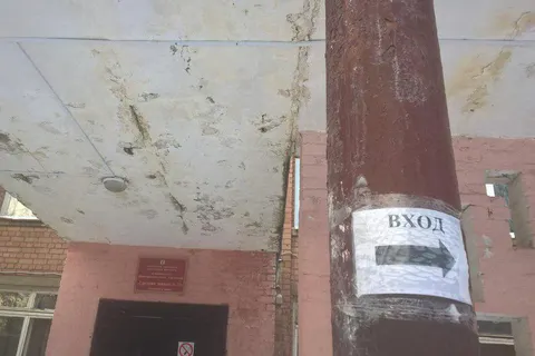 ЧП в школе Ярославля: детей водят через черный вход
