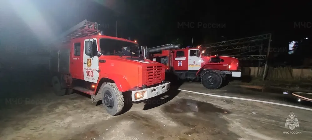 В Ярославле второй раз за месяц горел магазин за Волгой