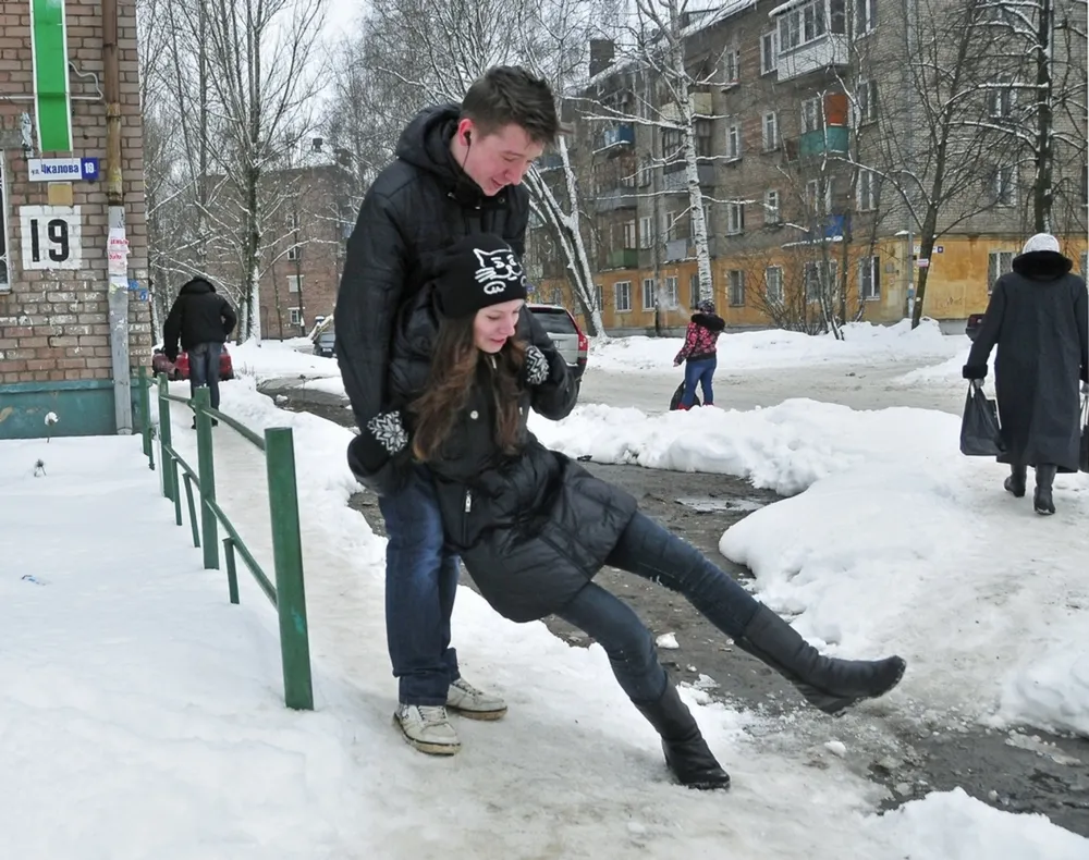 Сотни ярославцев обратились в травмпункты из-за гололеда