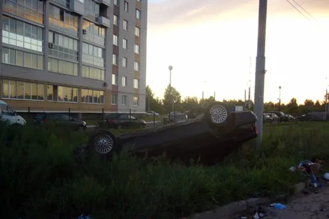 В Рыбинске перевернулась иномарка