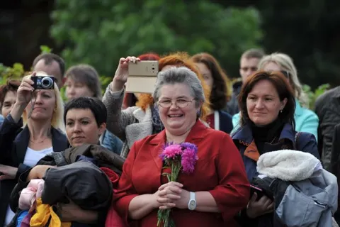 Дмитрий Миронов провел День знаний в школе и университете