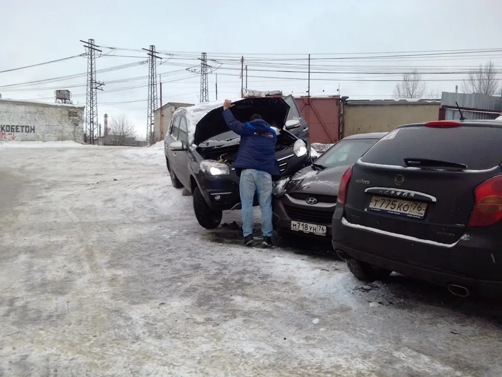 Тройное ДТП в Ярославле: Renault оседлал Hyundai 
