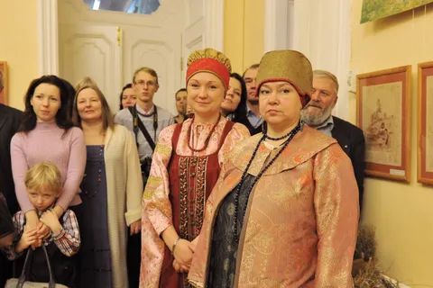 В Ярославле открылась выставка «А ты носи платье, да не снашивай». Фоторепортаж