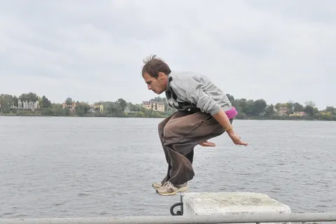 В Ярославле французы учили русских паркуру. Фоторепортаж
