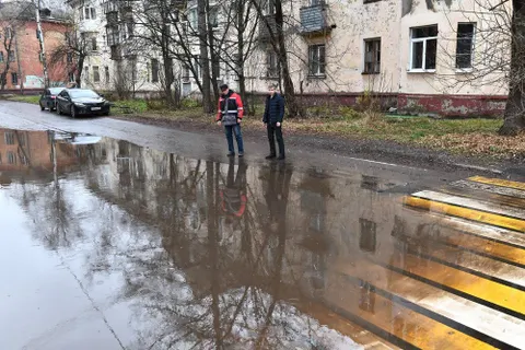 В Ярославле большую лужу осушат по гарантии