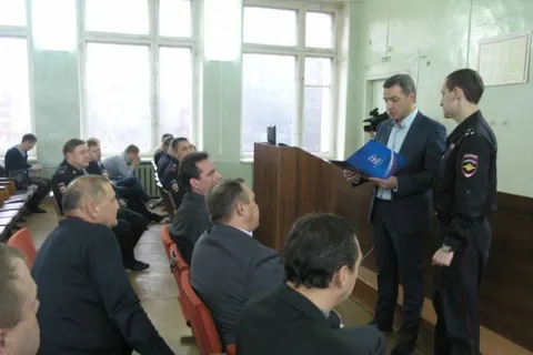 Председатель муниципалитета Ярославля поздравил ярославских участковых