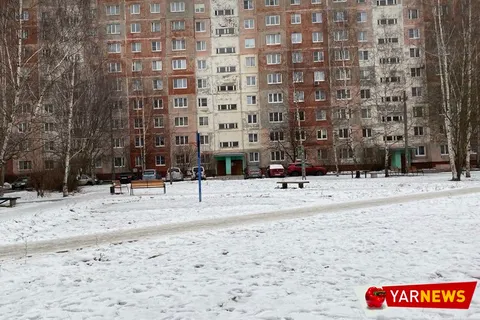В ярославском дворе не дождались детской игровой площадки