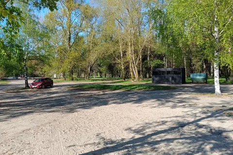 Ярославцы требуют убрать автомобили из парковой зоны в Подзеленье