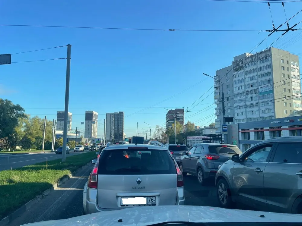 Фрунзенский район Ярославля встал в гигантской пробке