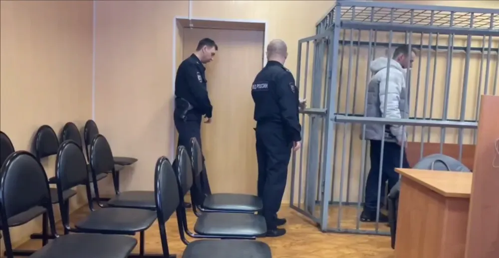 Житель Рыбинска на 8 марта избил сожителя матери сковородкой