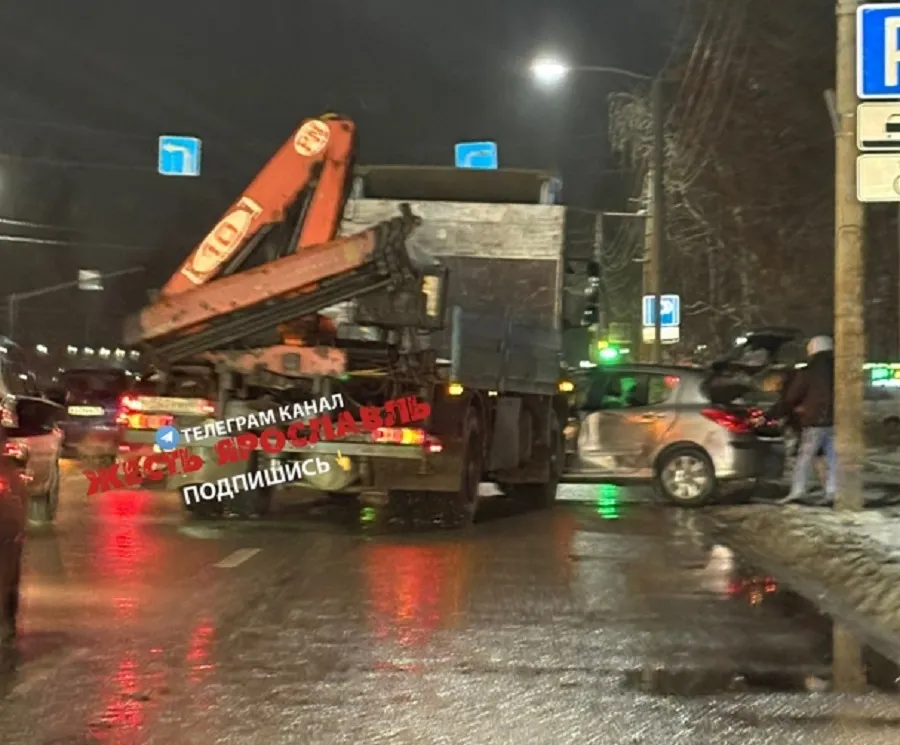 Два ДТП стали причиной утренней пробки в Заволжском районе Ярославля