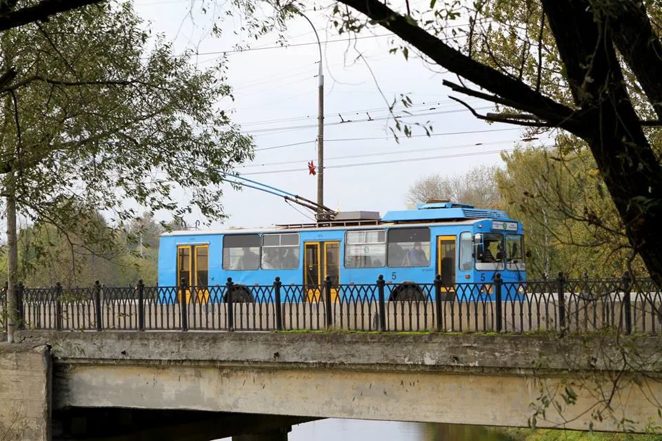 Мэр Рыбинска подарил каждому пассажиру троллейбуса по 30 копеек