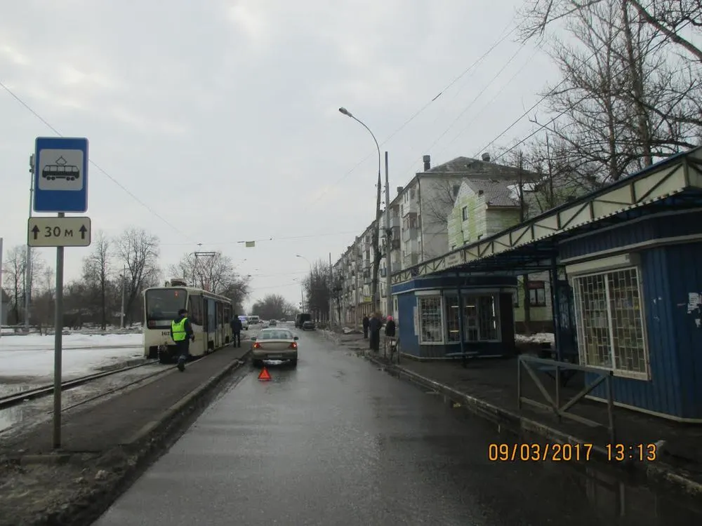 В Ярославле водитель сбил семилетнюю девочку у остановки