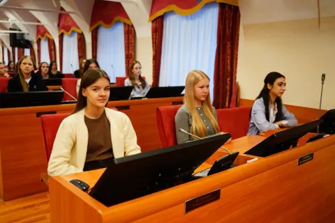 Ко Дню Конституции в Ярославской областной Думе провели правовой экзамен