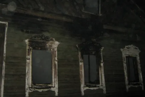 В Рыбинске Ярославской области в горящем доме погиб человек