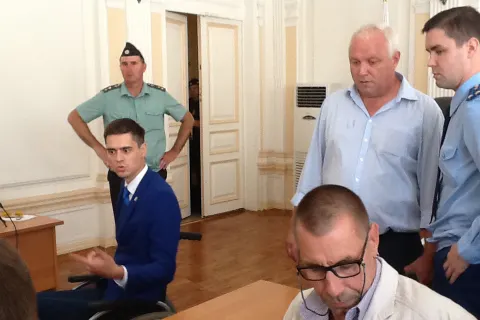 2:1 в пользу Дмитрия Донскова