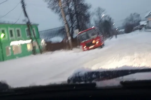 «Сложно было пропустить»: снегопад провоцирует ДТП в Ярославле