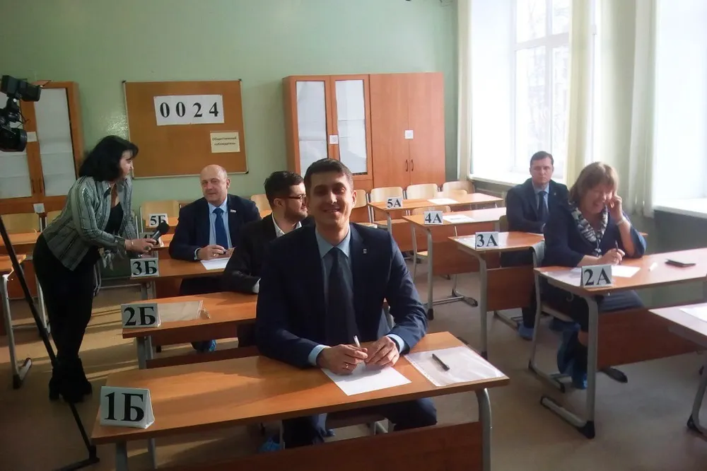 В Ярославле родители-политики сдали ЕГЭ 