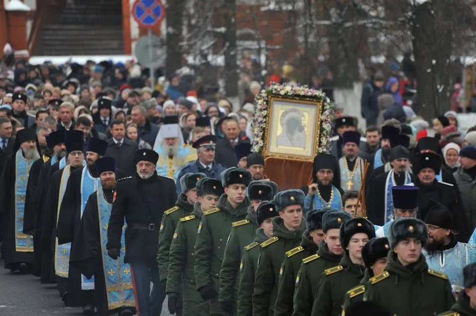 В Ярославле прошел крестный ход: фоторепортаж