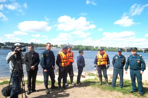 В Ярославле на Тверицком пляже прошла тренировка по спасению на воде