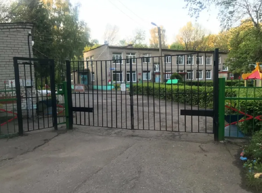 В Ярославле из-за падения обломков БПЛА отменили работу двух детсадов