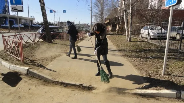 Ярославцы приводят весенний город в порядок