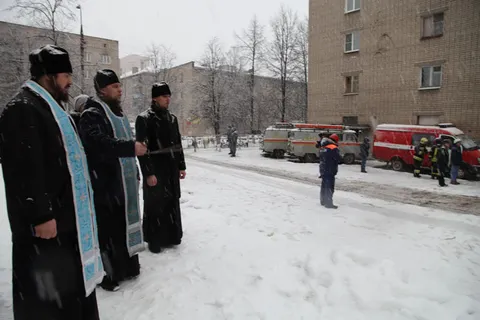 В храмах Ярославля проходят поминальные службы по погибшим