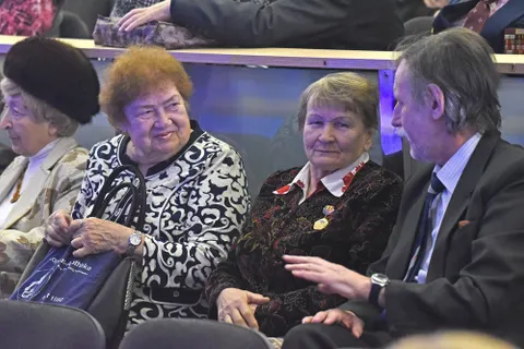 Ярославских ветеранов поздравили на Новогоднем балу