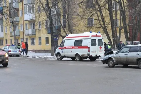 В центре Ярославля столкнулась «четырнадцатая» и Мицубиси. С фото