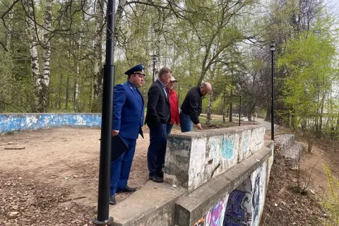 Прокурор Ярославля  проверил благоустройство Павловской рощи
