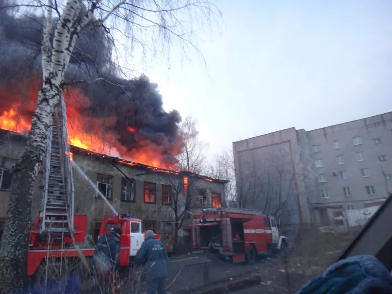 На улице Пожарского в Ярославле загорелся расселенный дом