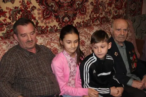 Ярославский ветеран Олег Белугин отметил 90-летие